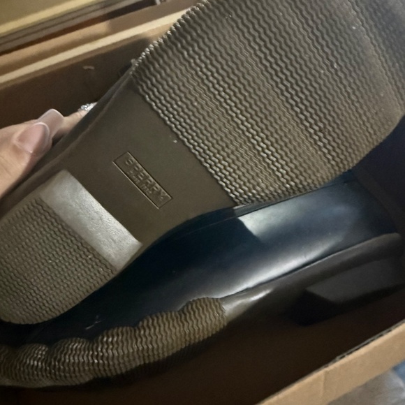 Women’s sperrys size 9 - Picture 3 of 3